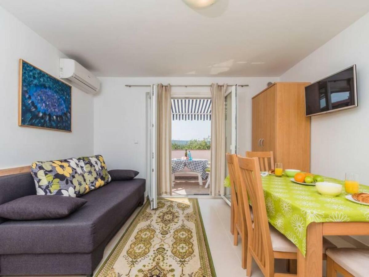 Apartment F-3 Klimno Luaran gambar